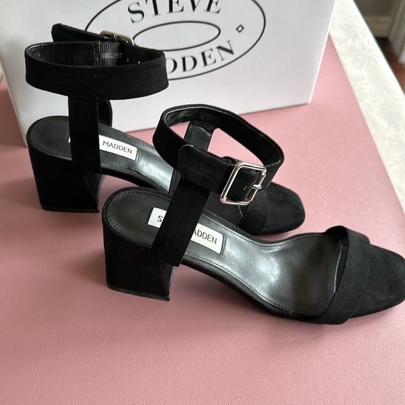 Steve Madden 2 1/2”H Block Heel Size 6.5 - Picture 2 of 5